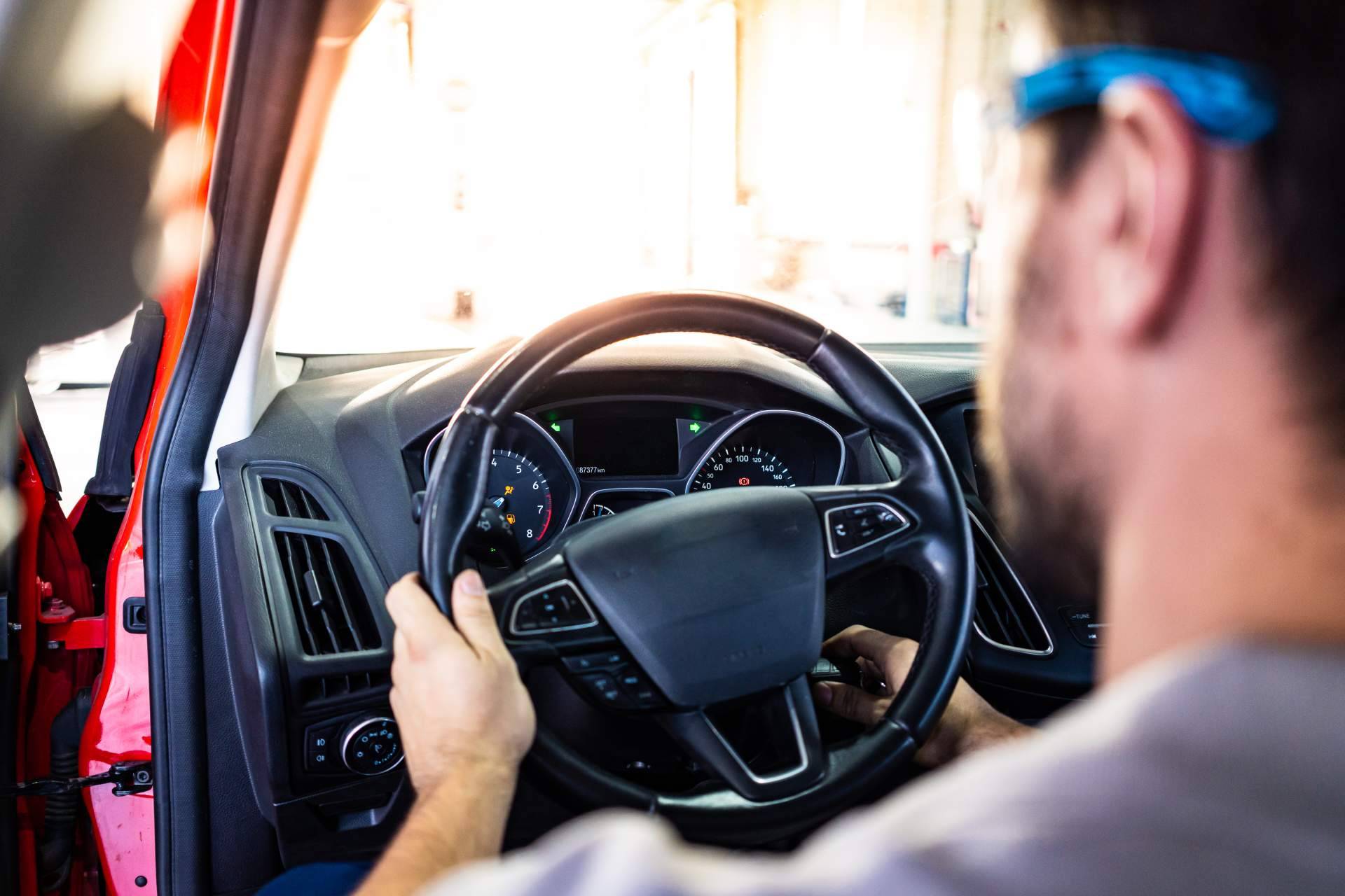 Aspectos esenciales a tener en cuenta antes de pasar la ITV de coches, furgonetas y vehículos industriales de ocasión