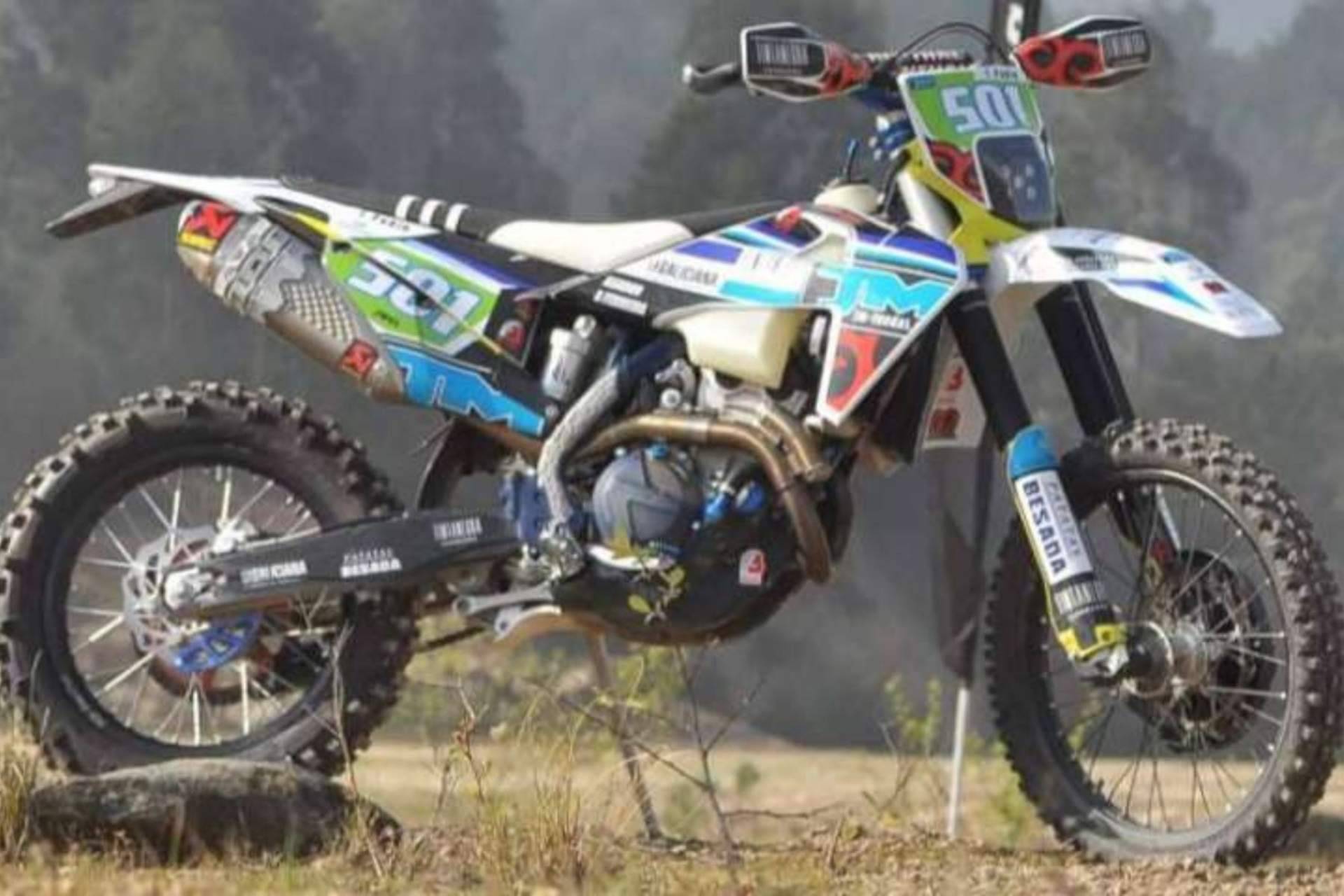 Adhesivos Husqvarna para personalizar la moto