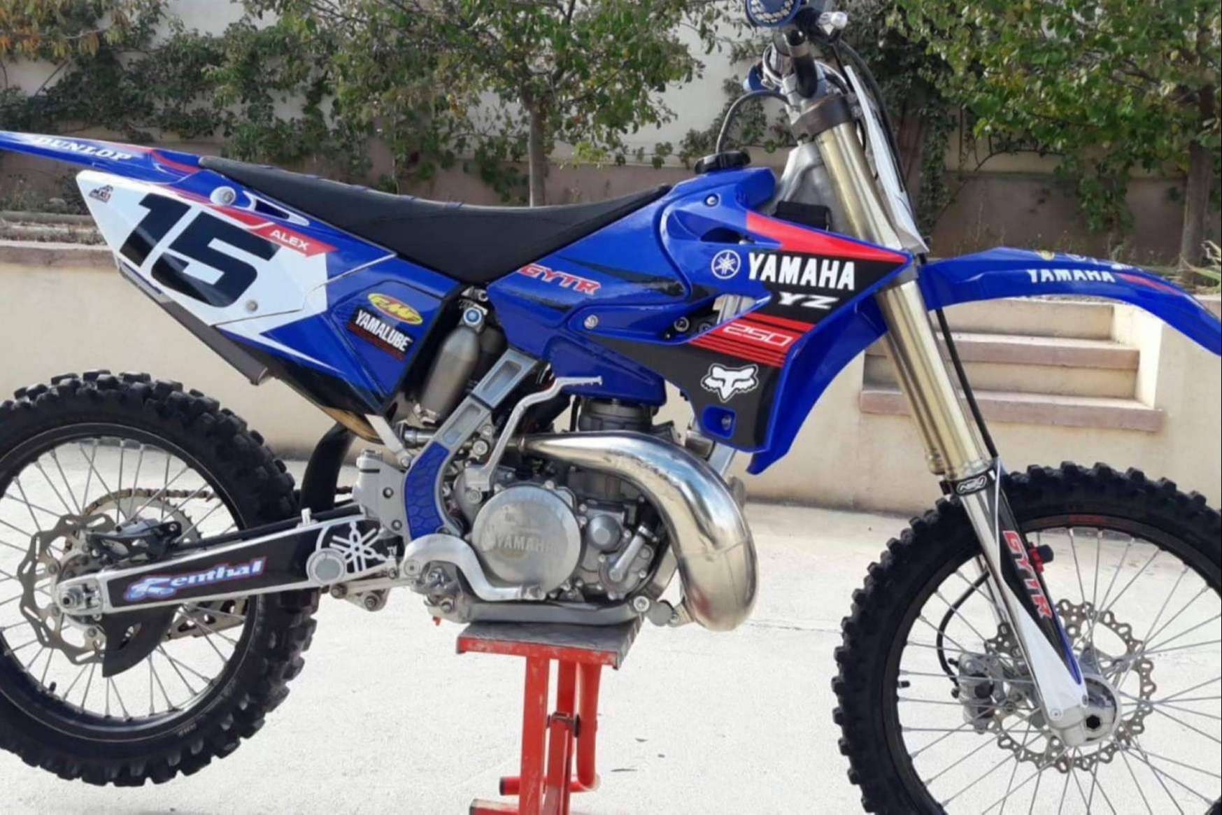 ADHESIVOSEMBARRADOS ofrece vinilos para motos