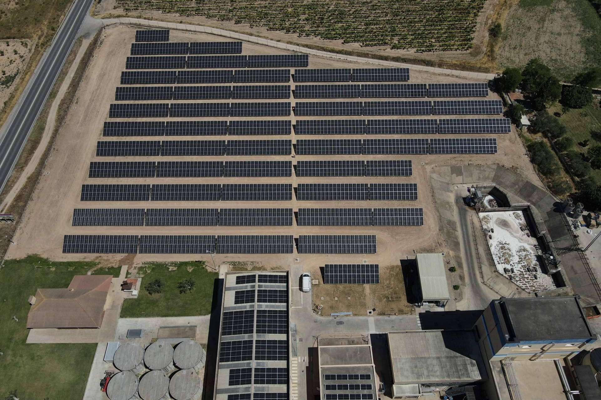Una de las compañías pioneras en el autoconsumo de energía inaugura sus instalaciones fotovoltaicas, Intermalta