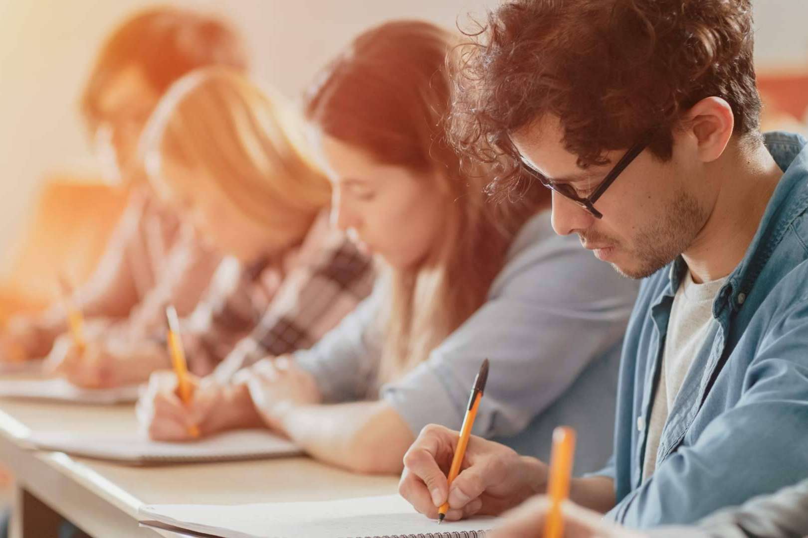 Razones por las que prepararse las oposiciones online en una academia como Oposiciones Prepara