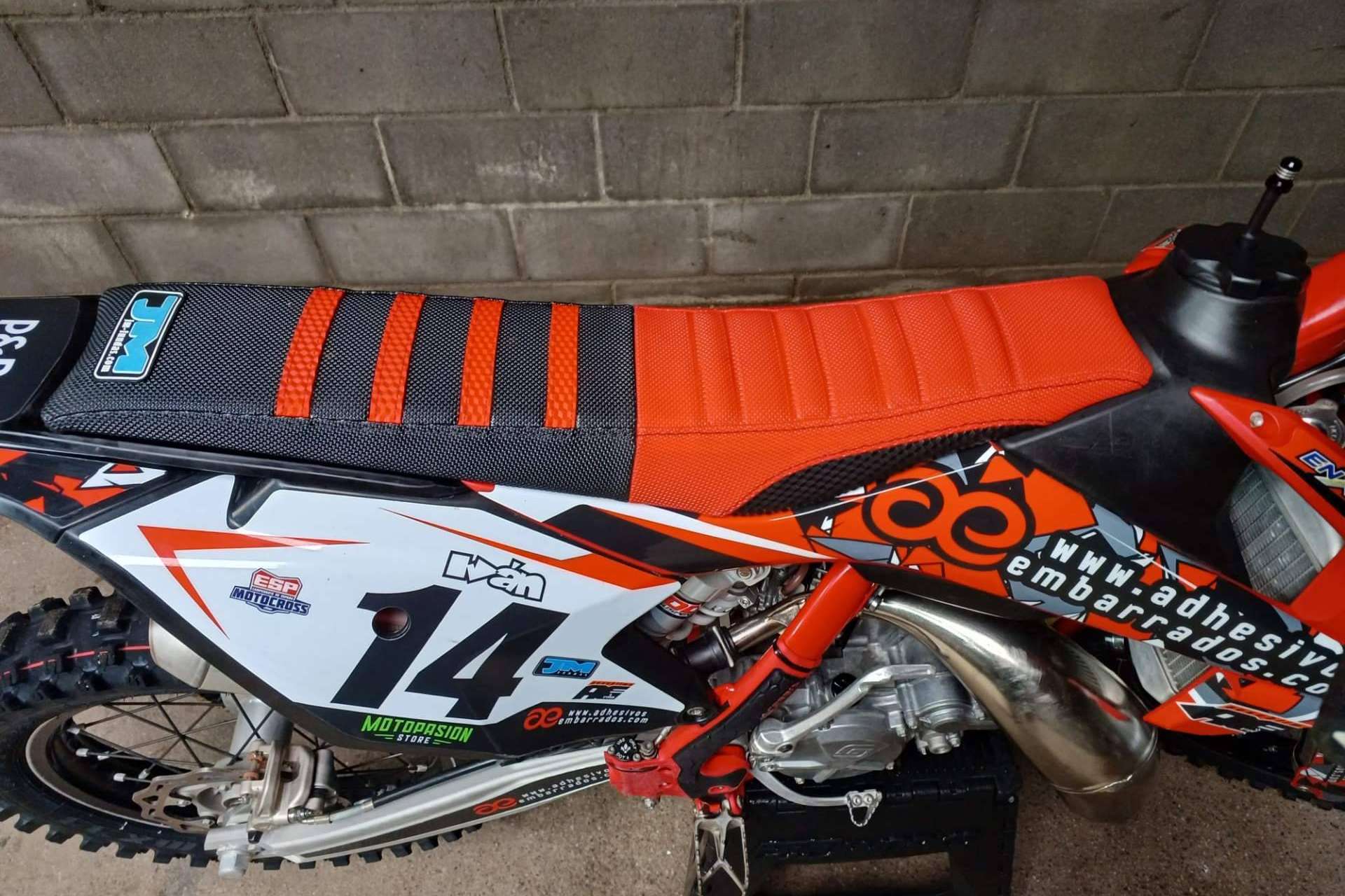 JM-Fundas personaliza fundas de asiento de moto