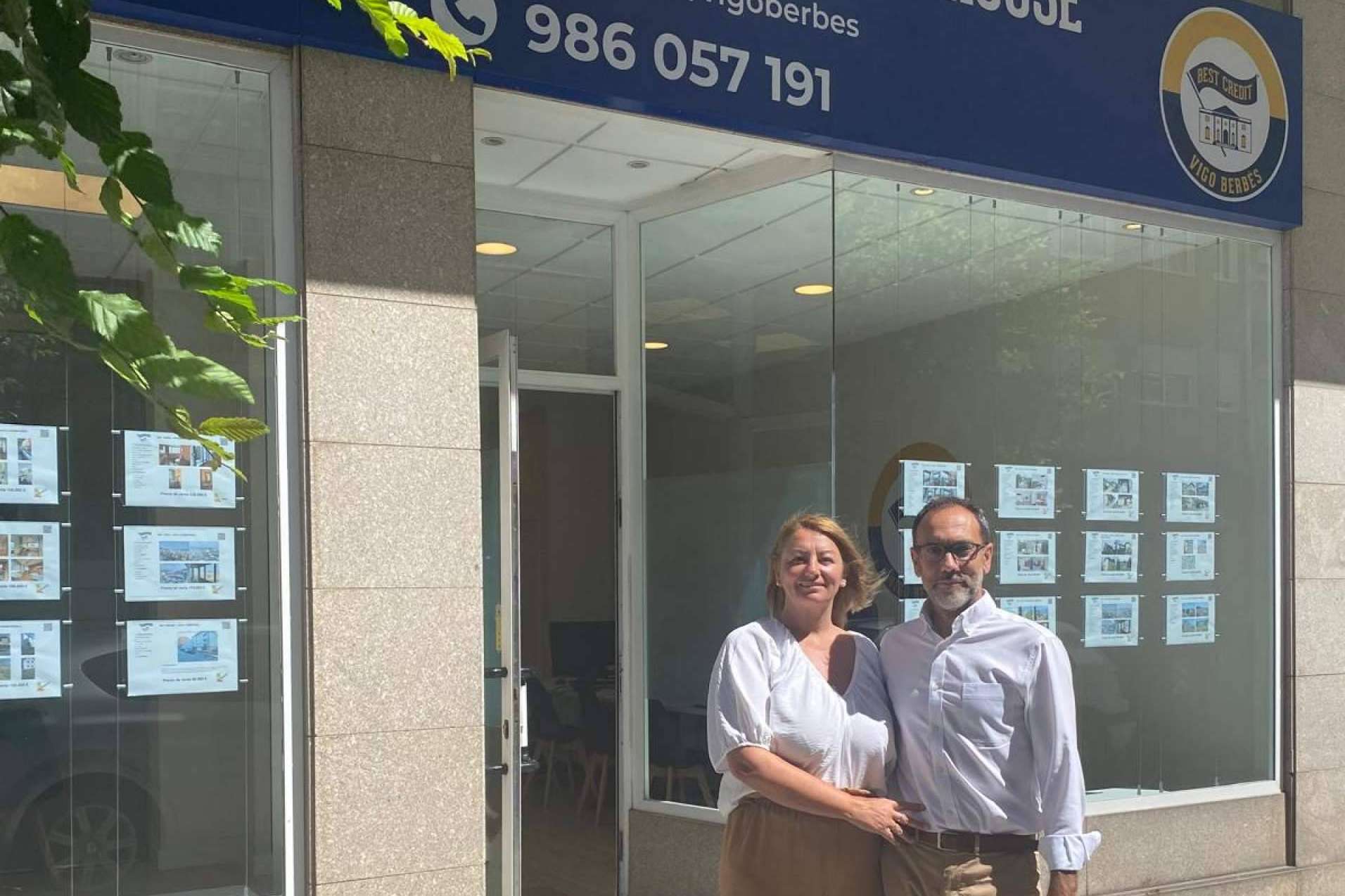 Apertura del local comercial de los nuevos franquiciados de Best House en Vigo