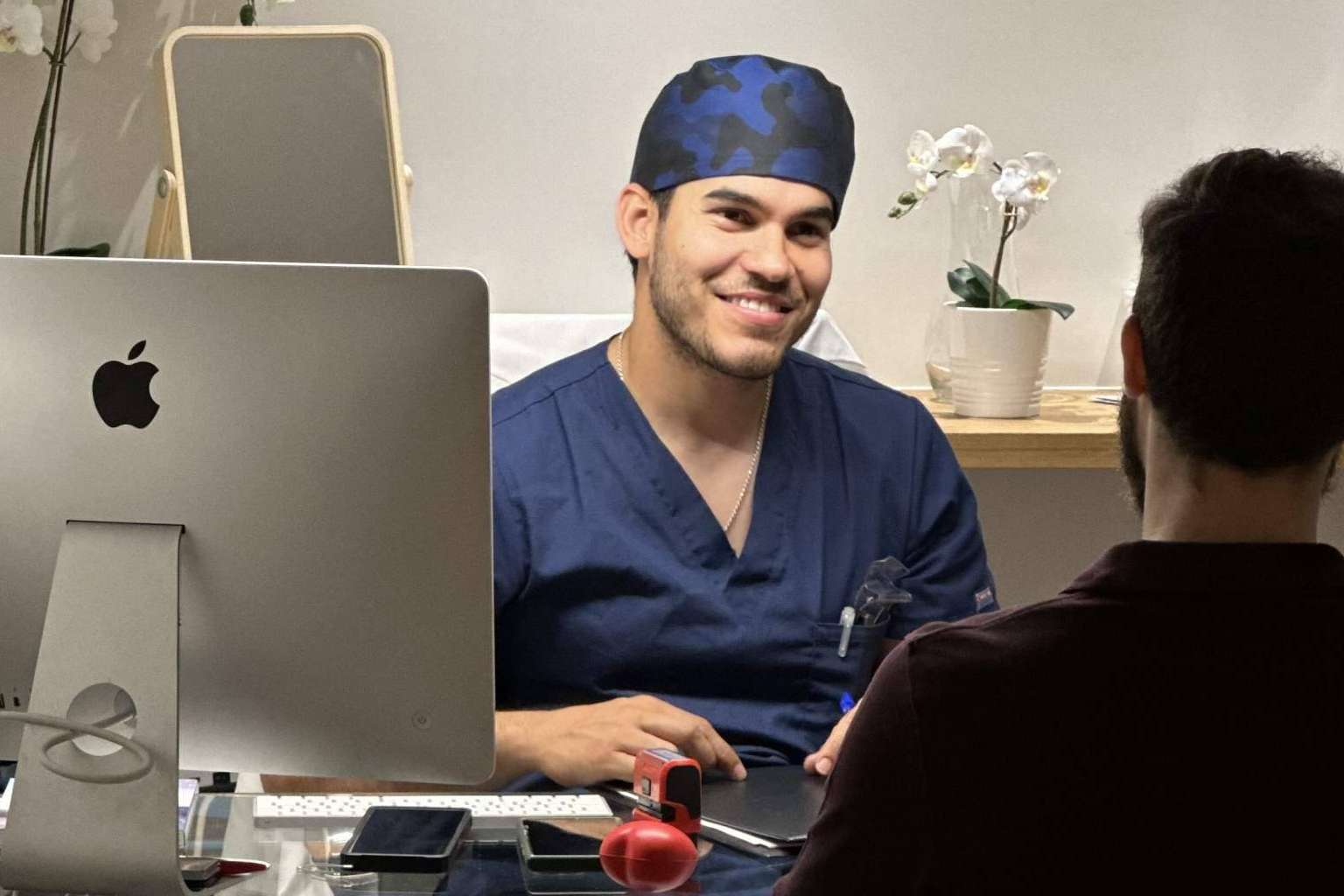 La nueva clínica del Doctor Jesús Aníbal Mora promete modernos tratamientos contra la alopecia femenina