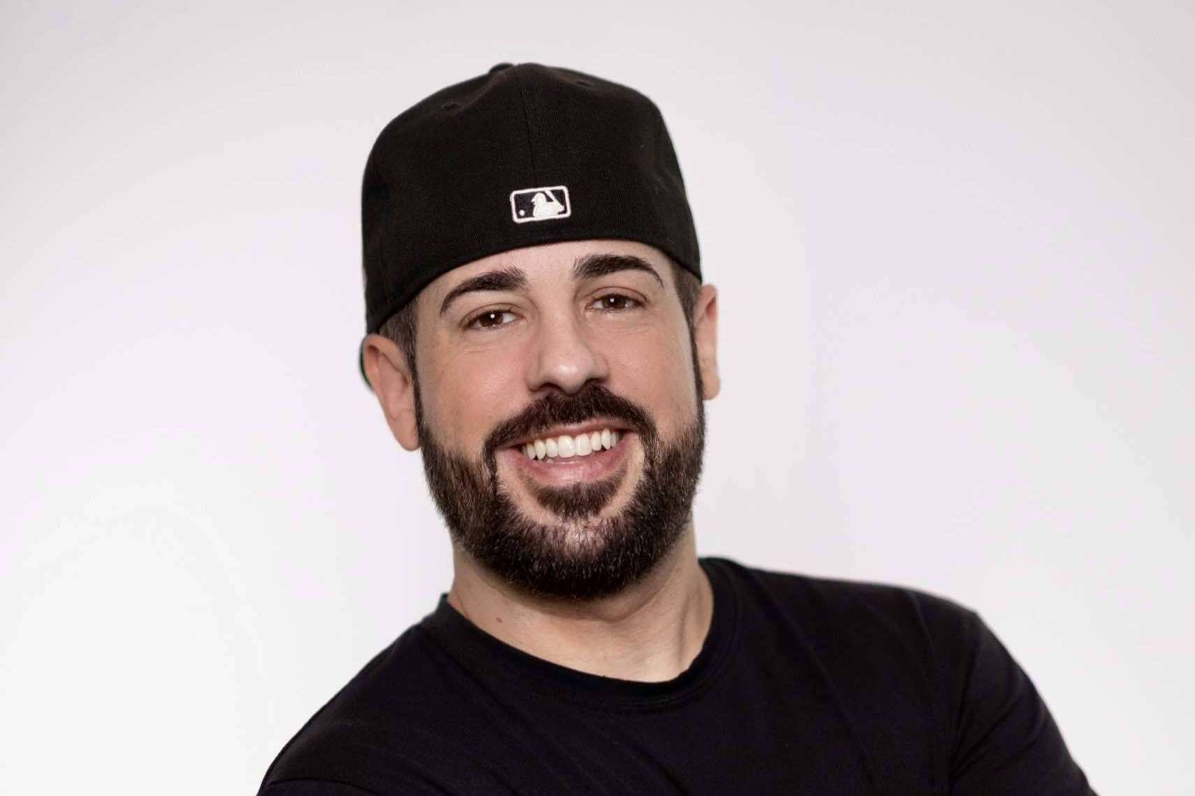 El propósito de Txiki Bastida, es hacer feliz a la gente a través del baile.