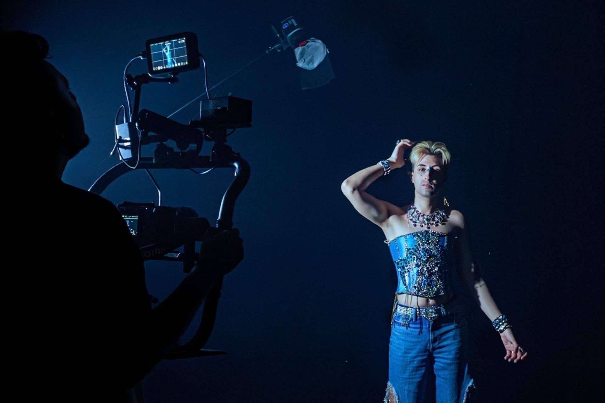 PAPARAZZI un himno para el Orgullo compuesto por Javiolo