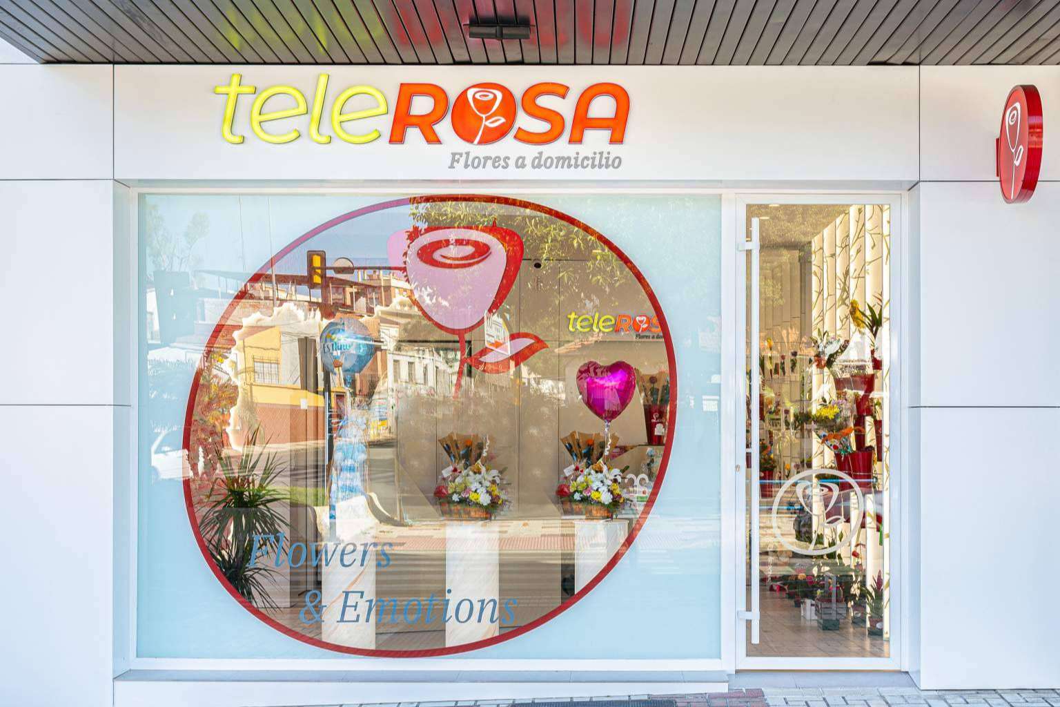 teleROSA fortalece su liderazgo en España con nuevas franquicias de envío de flores a domicilio