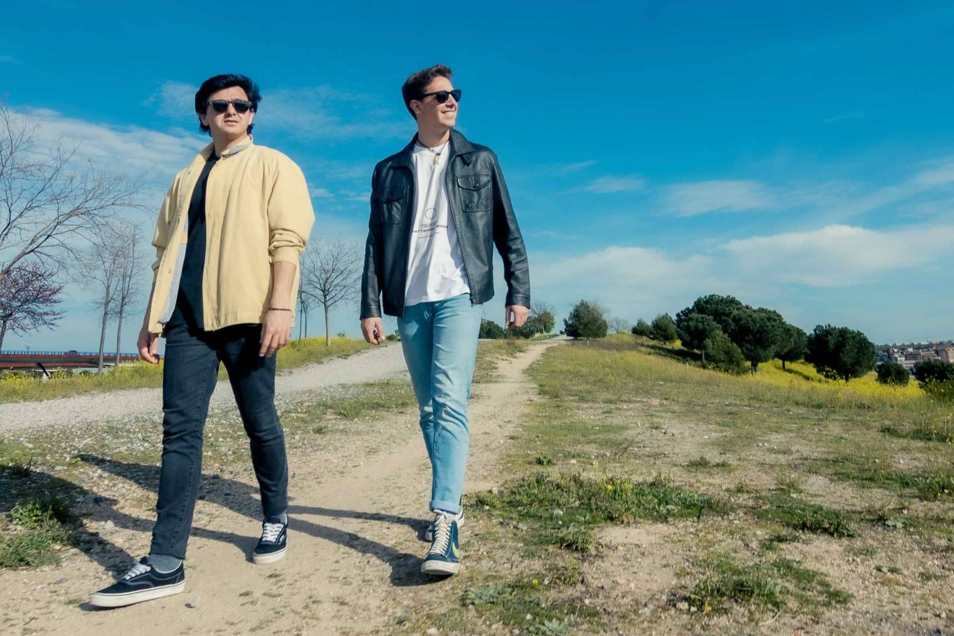 Línea 6 presenta su nuevo single Espejos