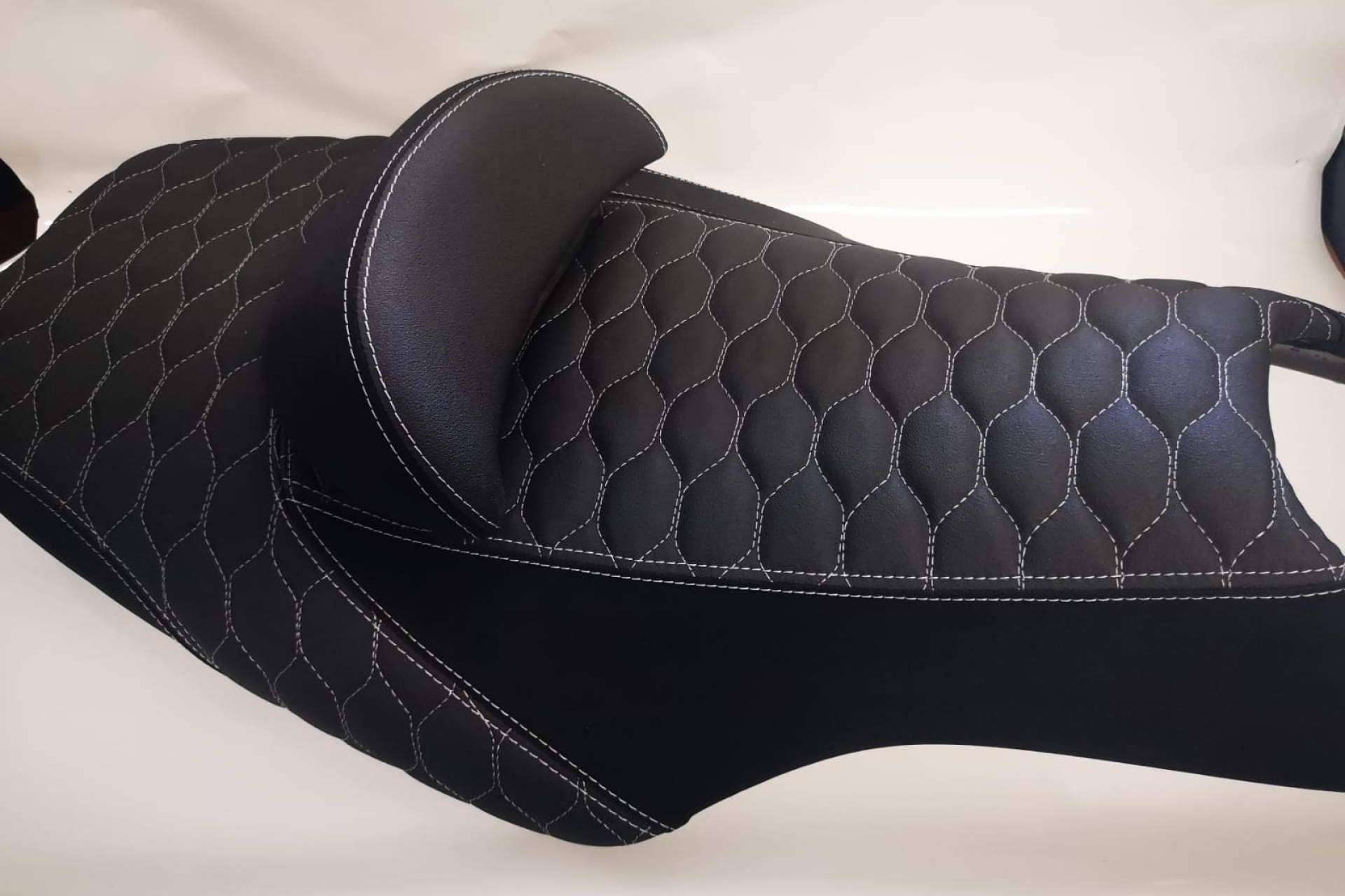 Confort y estilo en cada viaje, asientos de moto personalizados por JM-Fundas