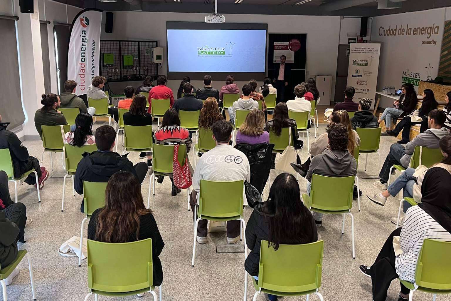 Master Battery transforma su área corporativa y avanza en la creación de su parque verde