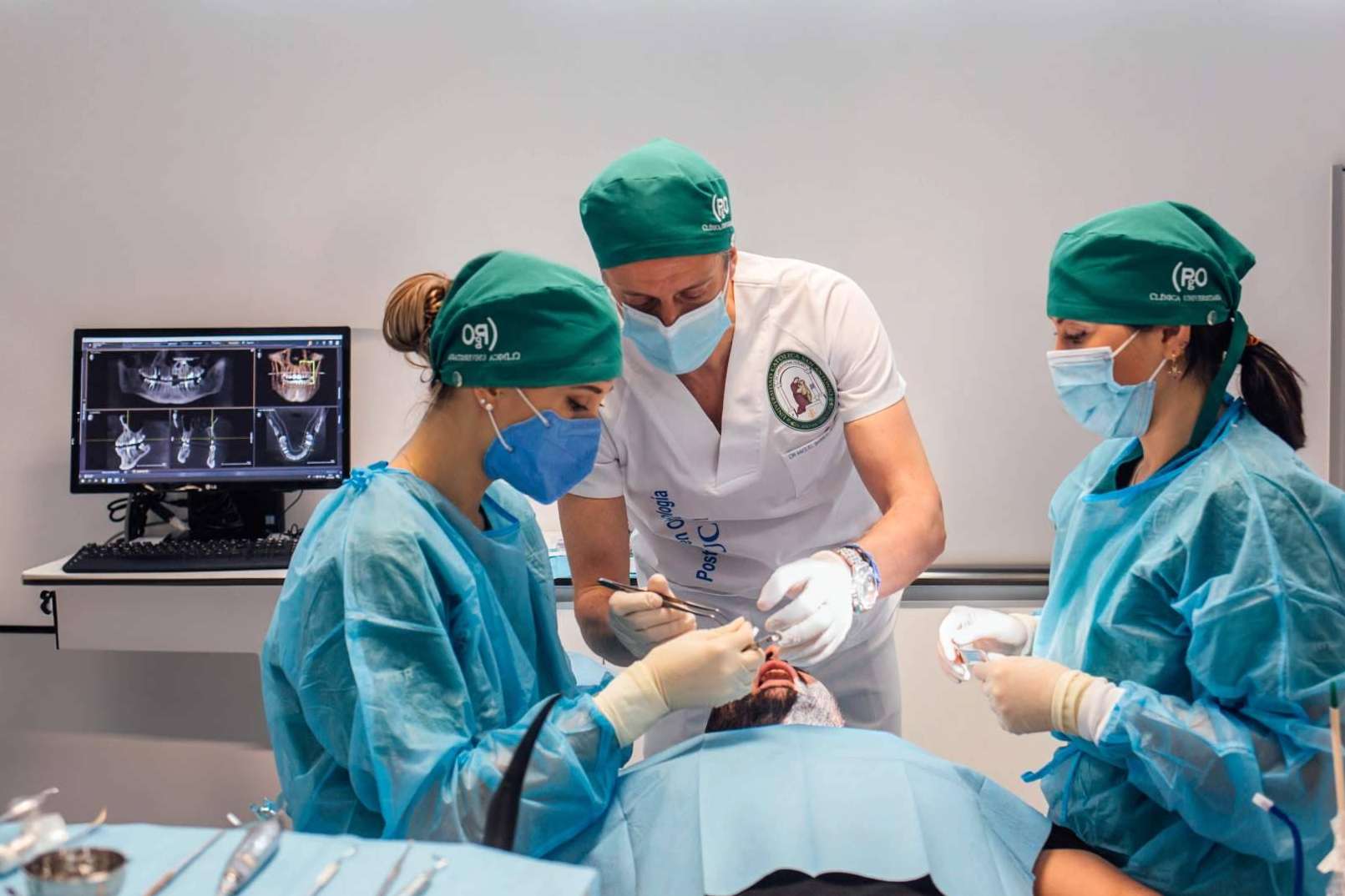 PgO UCAM ofrece formación especializada en cirugía bucal