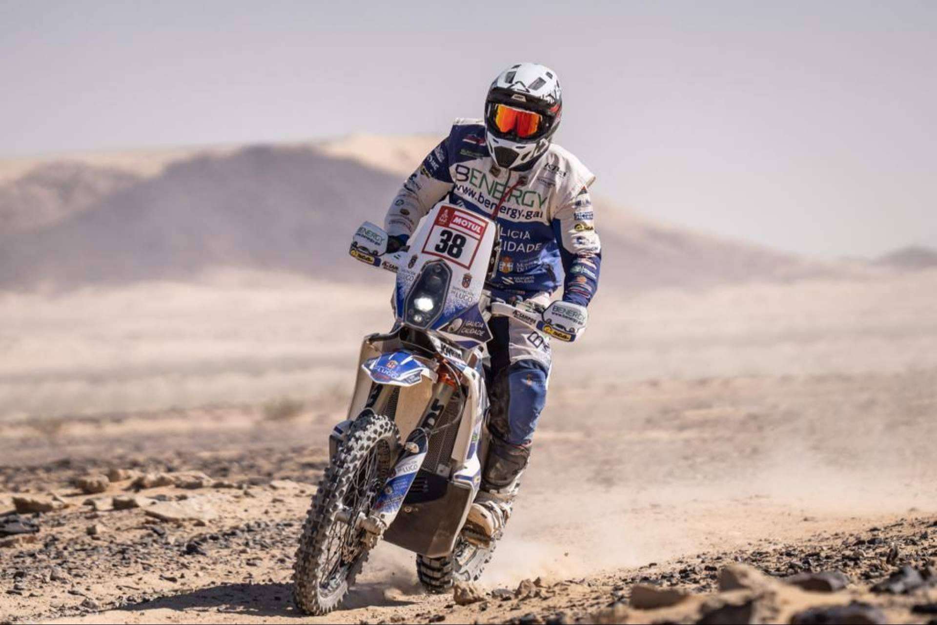 ADHESIVOSEMBARRADOS transforma la ropa de motocross con diseños personalizados y únicos