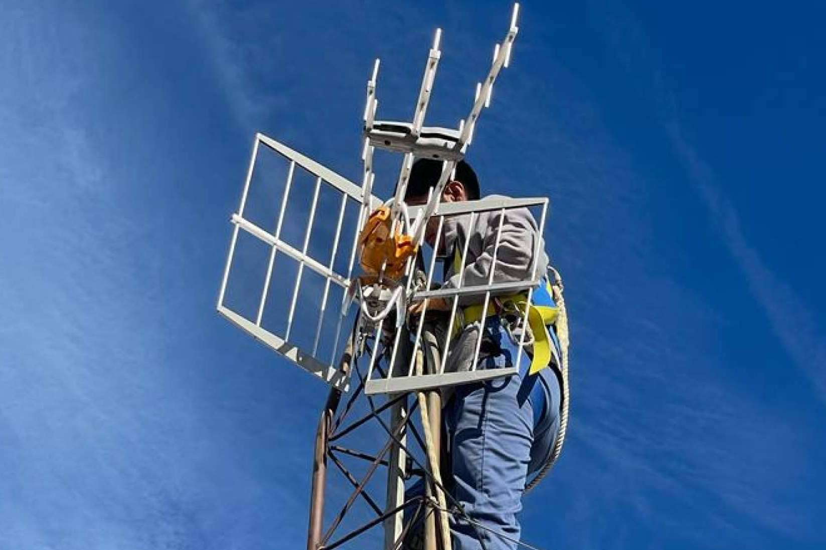 Savelec, antenistas en Valencia para instalación y mantenimiento de antenas parabólicas
