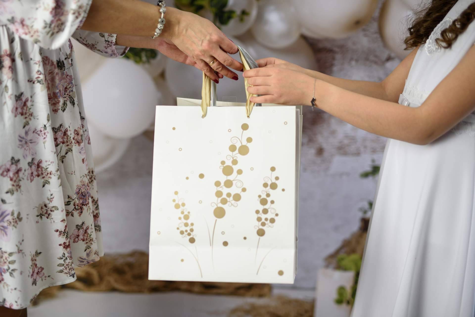 Personalizatufunda ofrece los mejores detalles de comunión y bautizo para un recuerdo único
