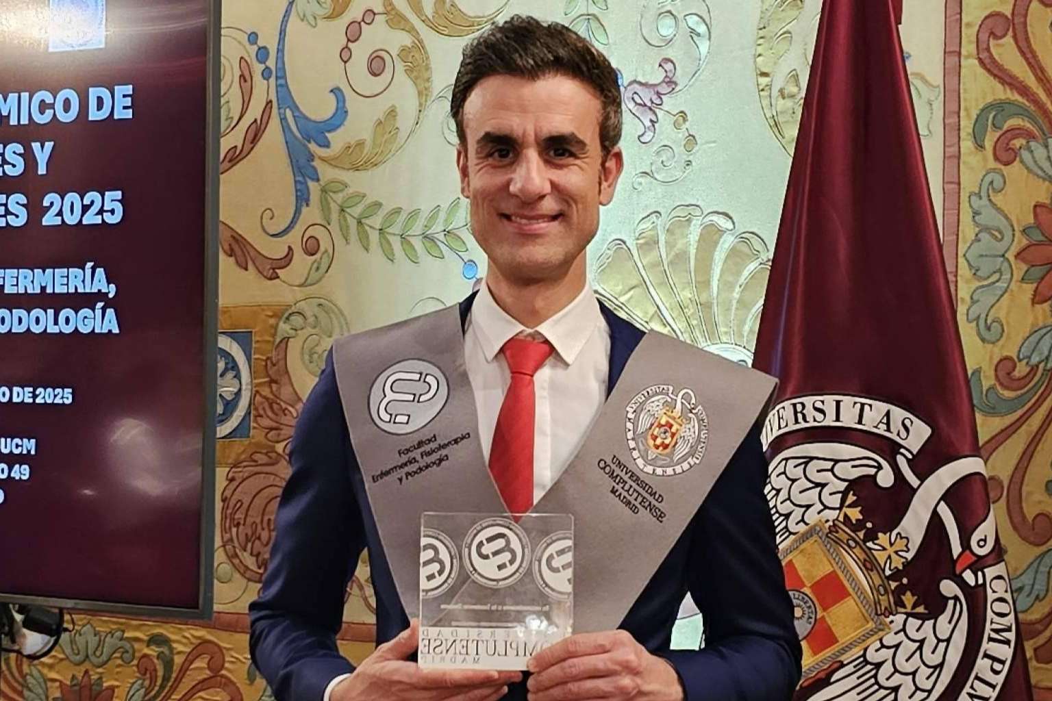 El podólogo y enfermero albaceteño Alfredo Soriano recibe la excelencia docente