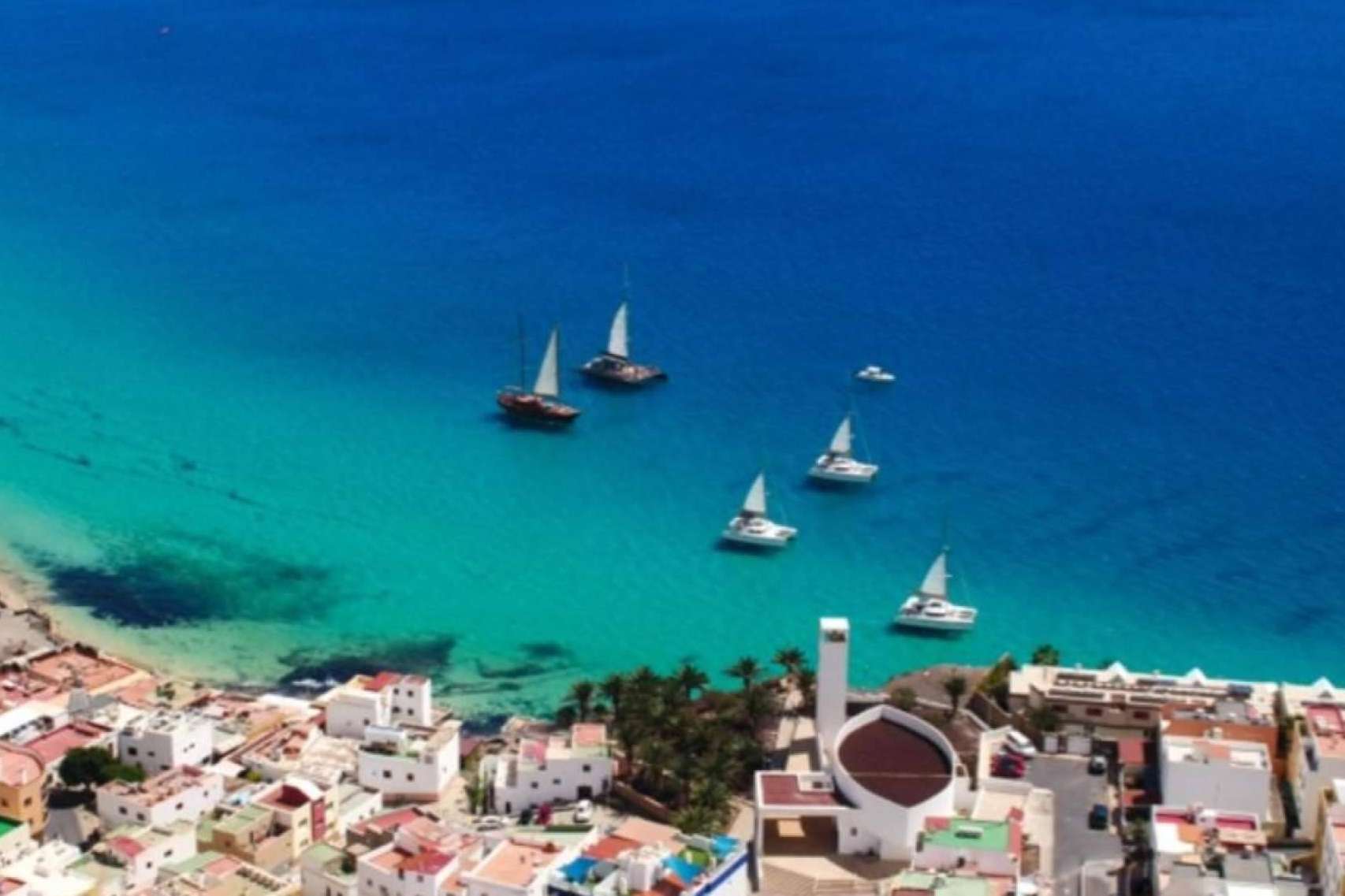 Magic & Sailing lidera la sostenibilidad del sector marítimo en Fuerteventura eliminando plásticos