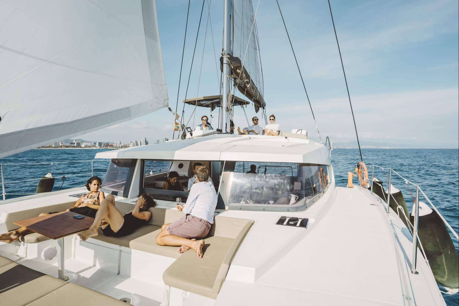 Disfrutar de experiencias en barco en Barcelona es posible con la propuesta náutica de Sondevela