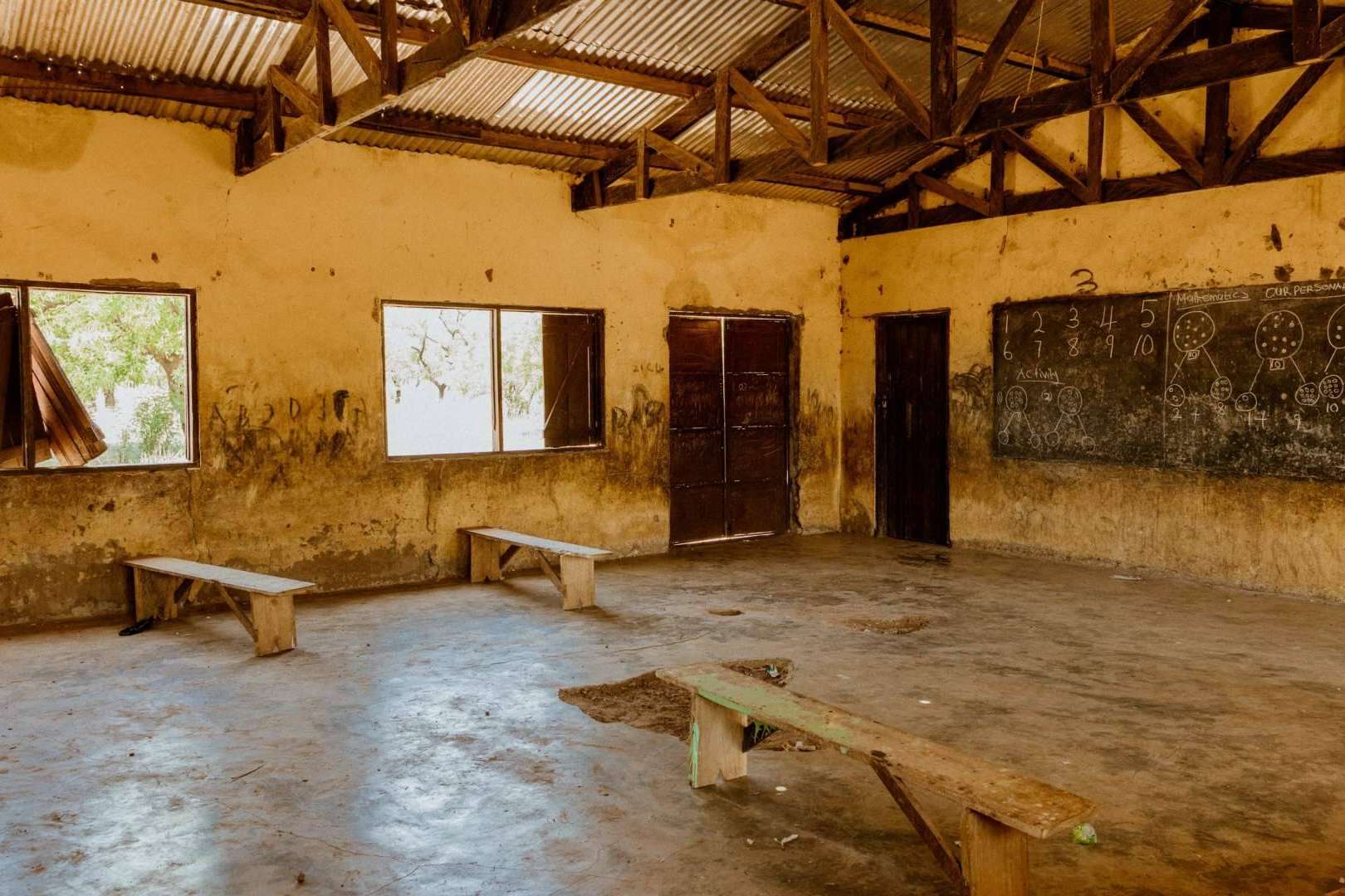 AOKlabs y la Asociación Katia Simone lanzan una campaña solidaria para construir un colegio en Nakunga