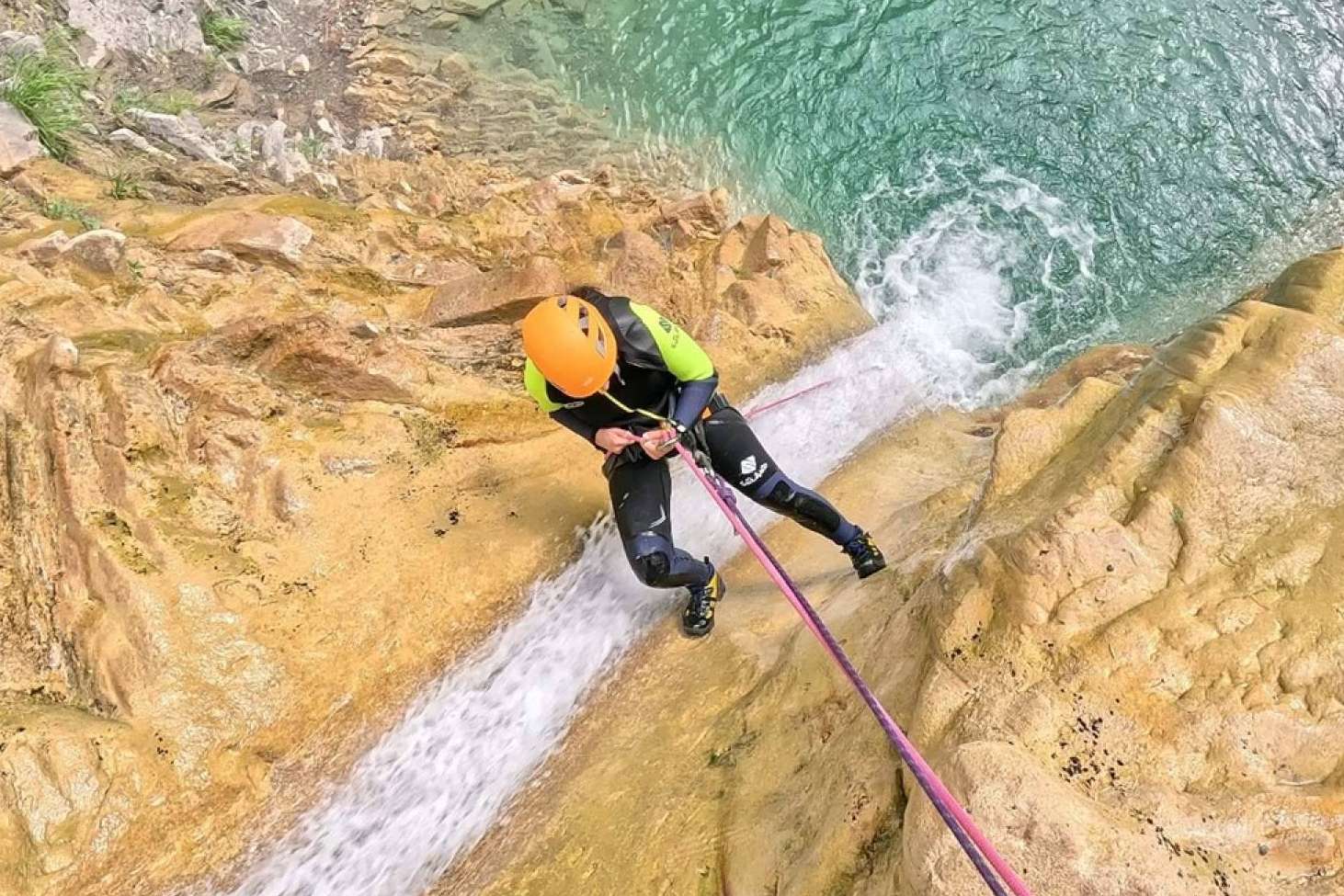 Barranquismo en Jaca y Vía Ferrata Sorrosal, Deportes en los Pirineos para este verano