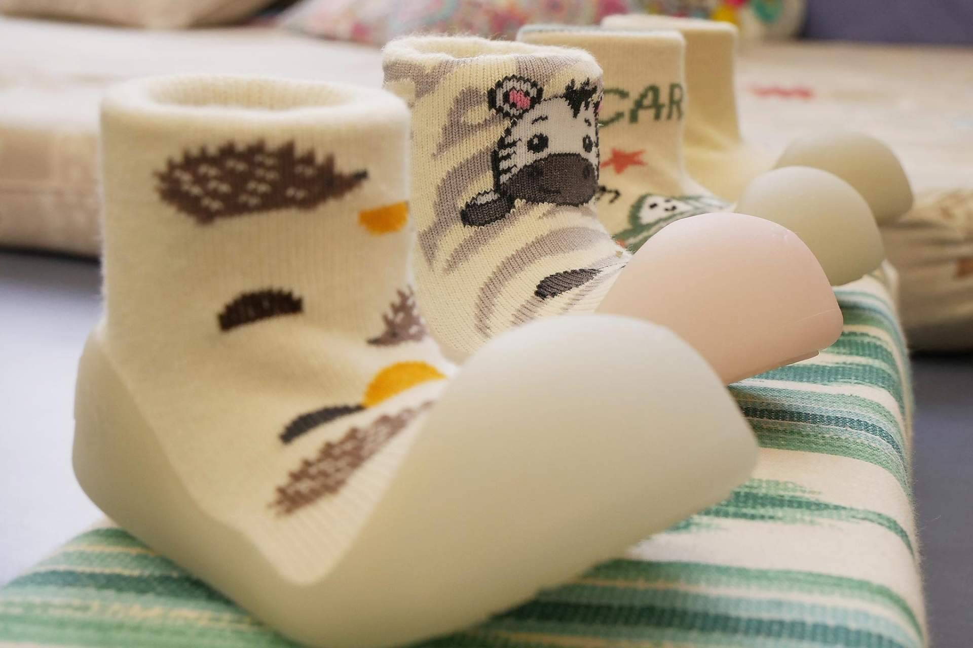 Zapatos barefoot para primeros pasos; guía definitiva para elegir calzado infantil