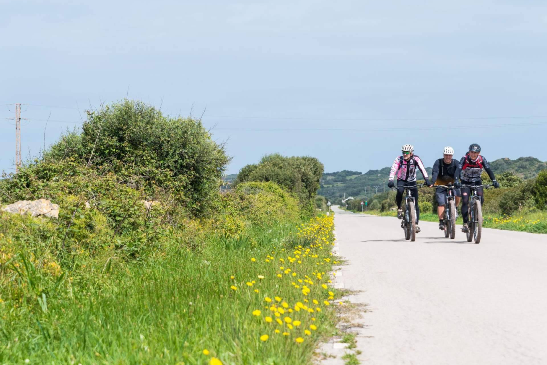 Menorca, joya mediterránea del cicloturismo; rutas que conectan naturaleza, cultura y mar