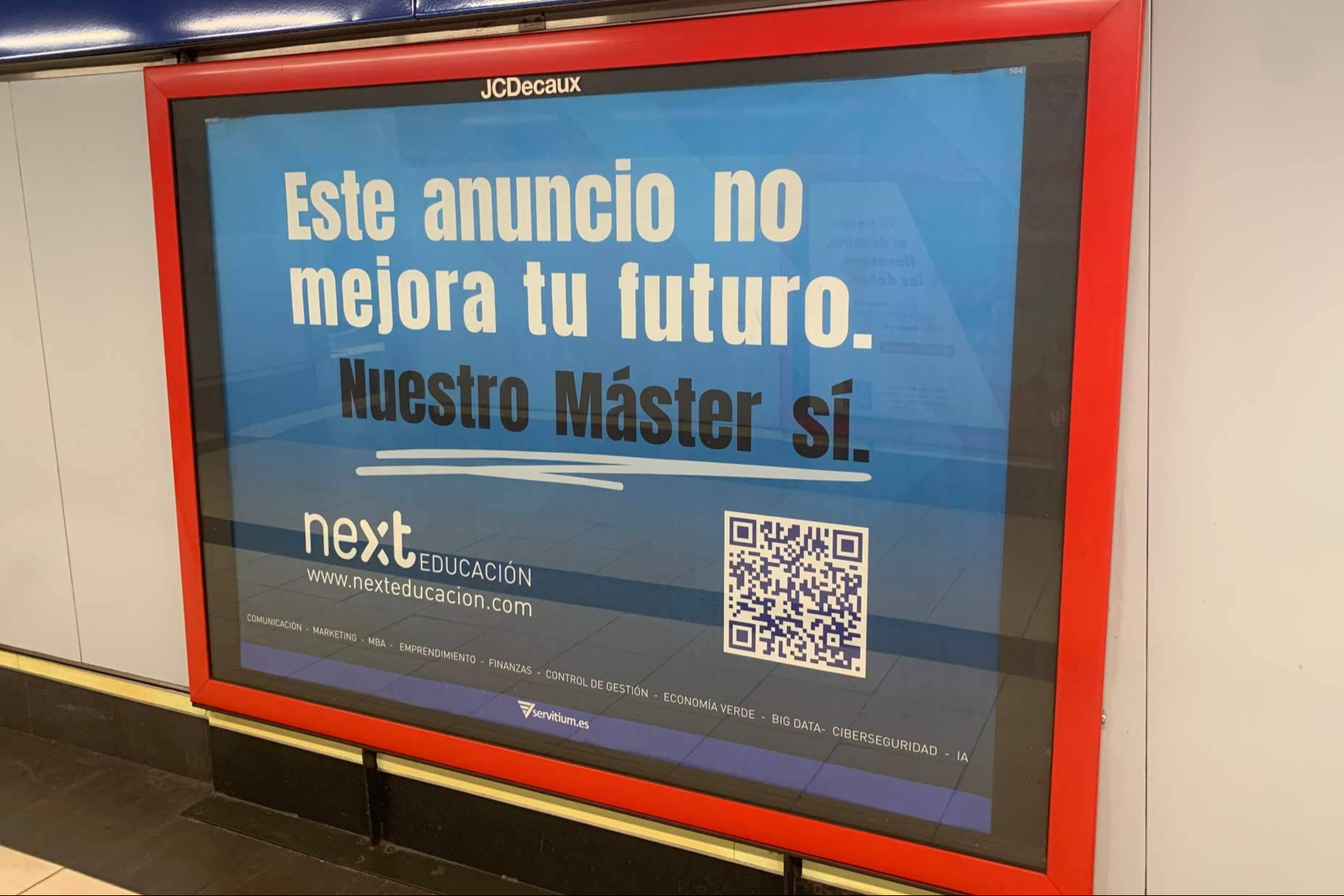 La ingeniosa campaña de marketing en el Metro de Madrid de Next Educación