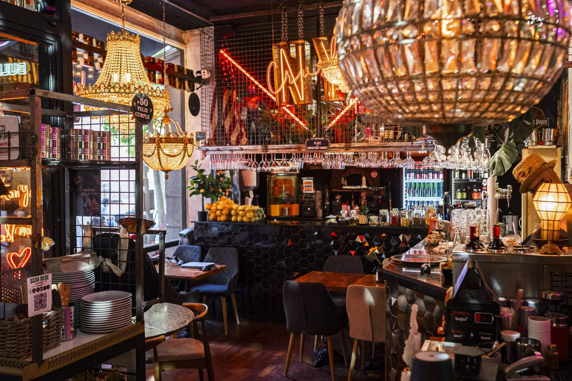Cinco cocinas, una terraza oculta y mucho rollo; el secreto mejor guardado de La Latina