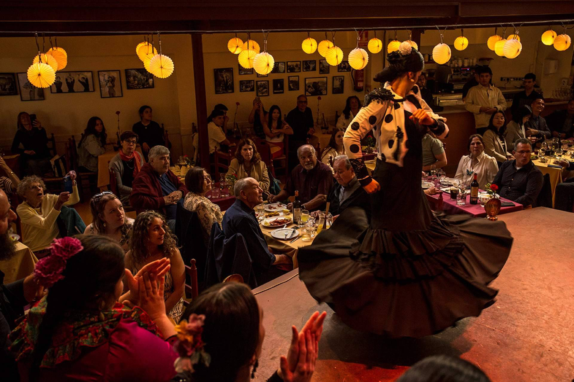 El regreso del público español a los tablaos; flamenco en vivo y memoria cultural en el Tablao de Carmen