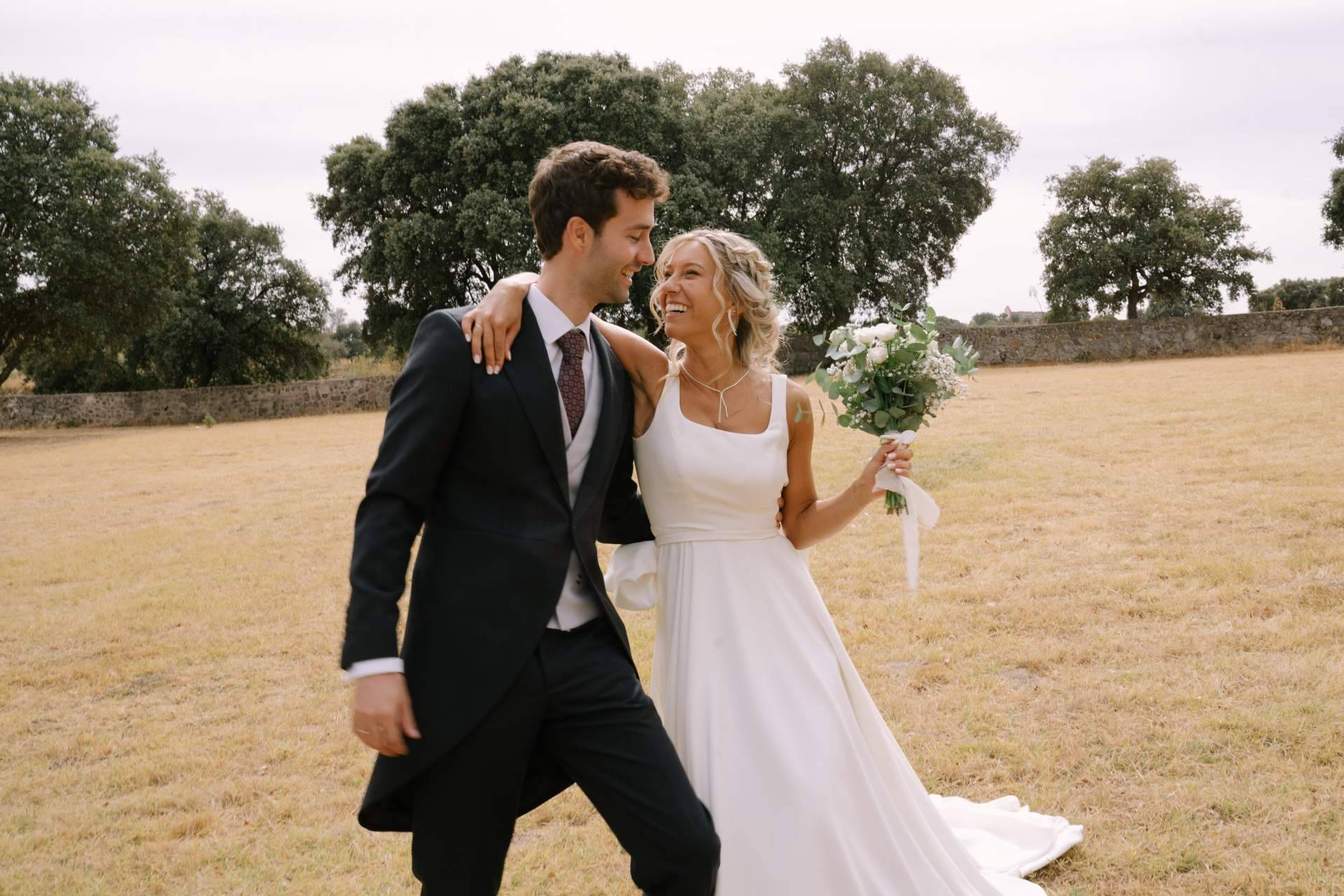 Cuando un vestido de novia cuenta una historia; diseño a medida y artesanía