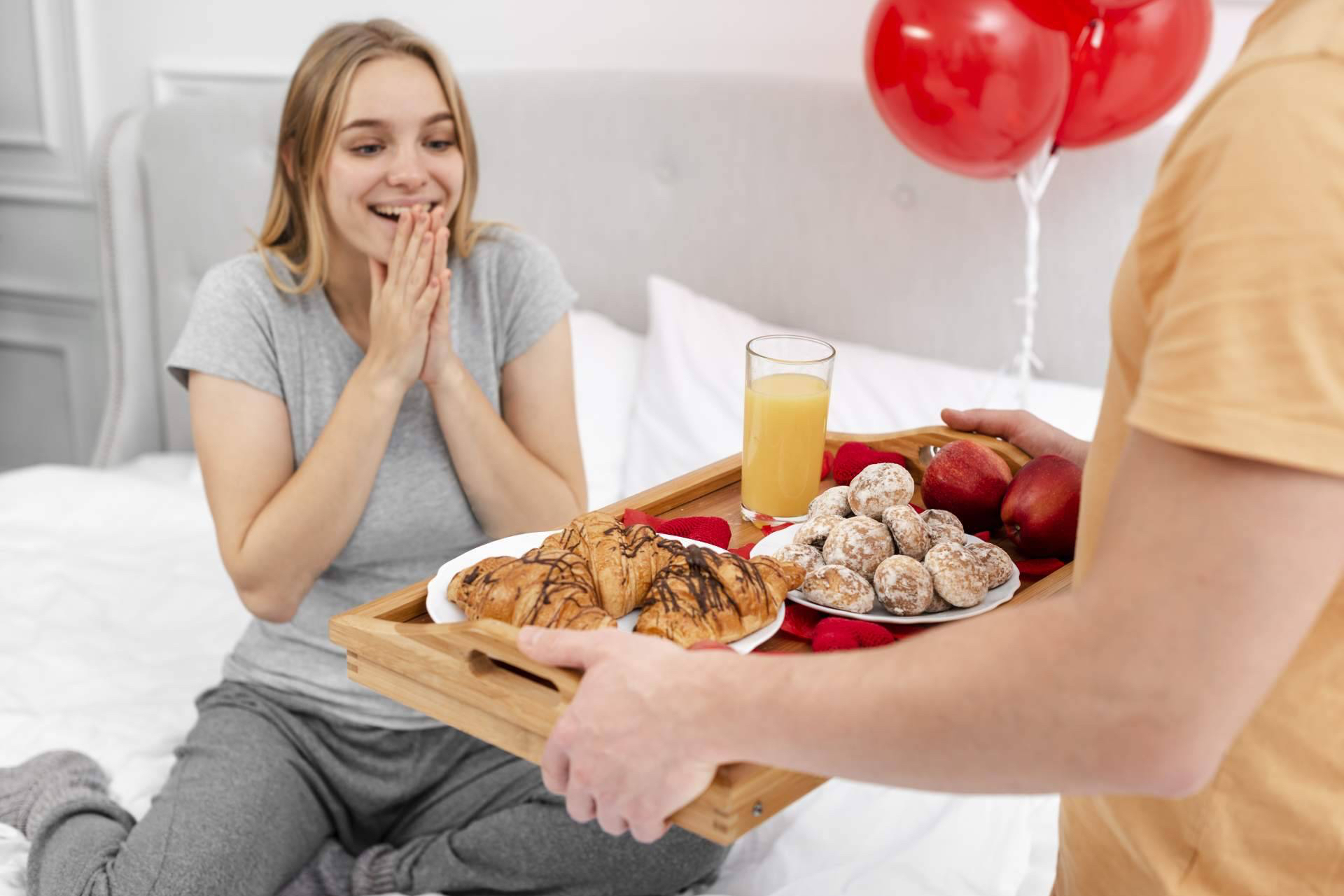 Regalar un desayuno para San Valentin es una forma de decir 'te quiero'