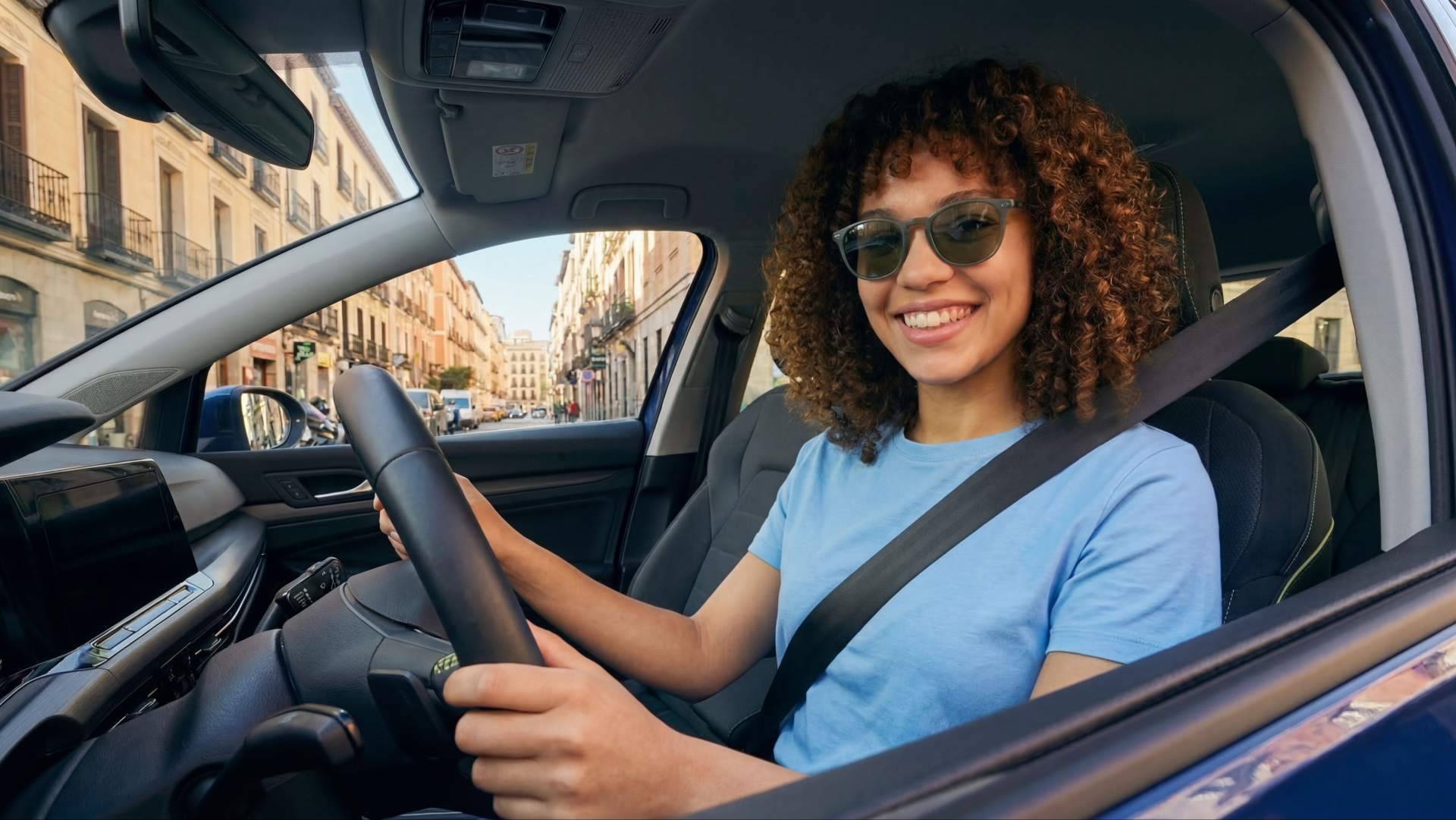 Casi la mitad de los españoles ya contratan su seguro de coche de forma digital según un estudio de Allianz Direct