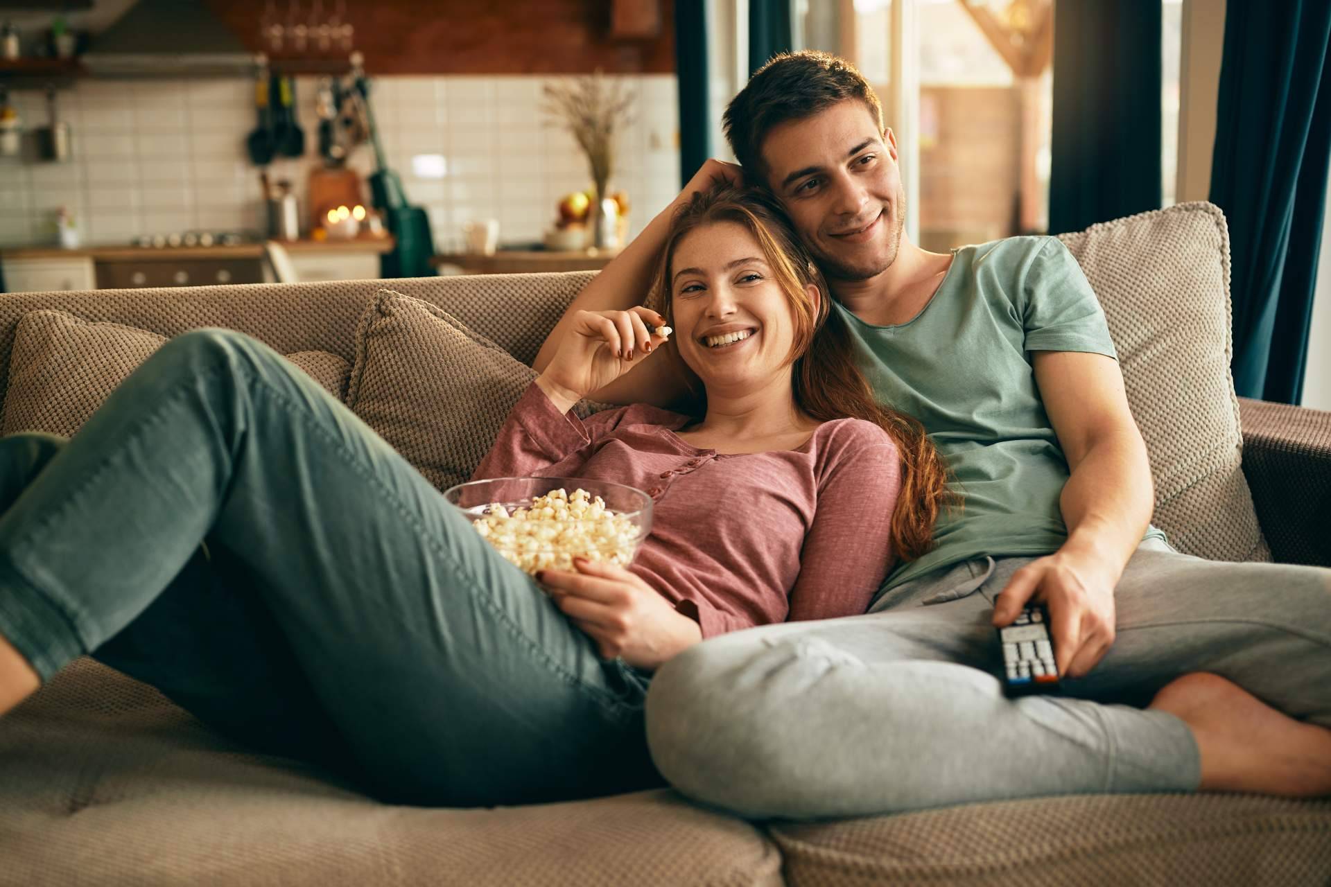 La transformación del salón español hacia la funcionalidad y el confort versátil de La Tienda HOME