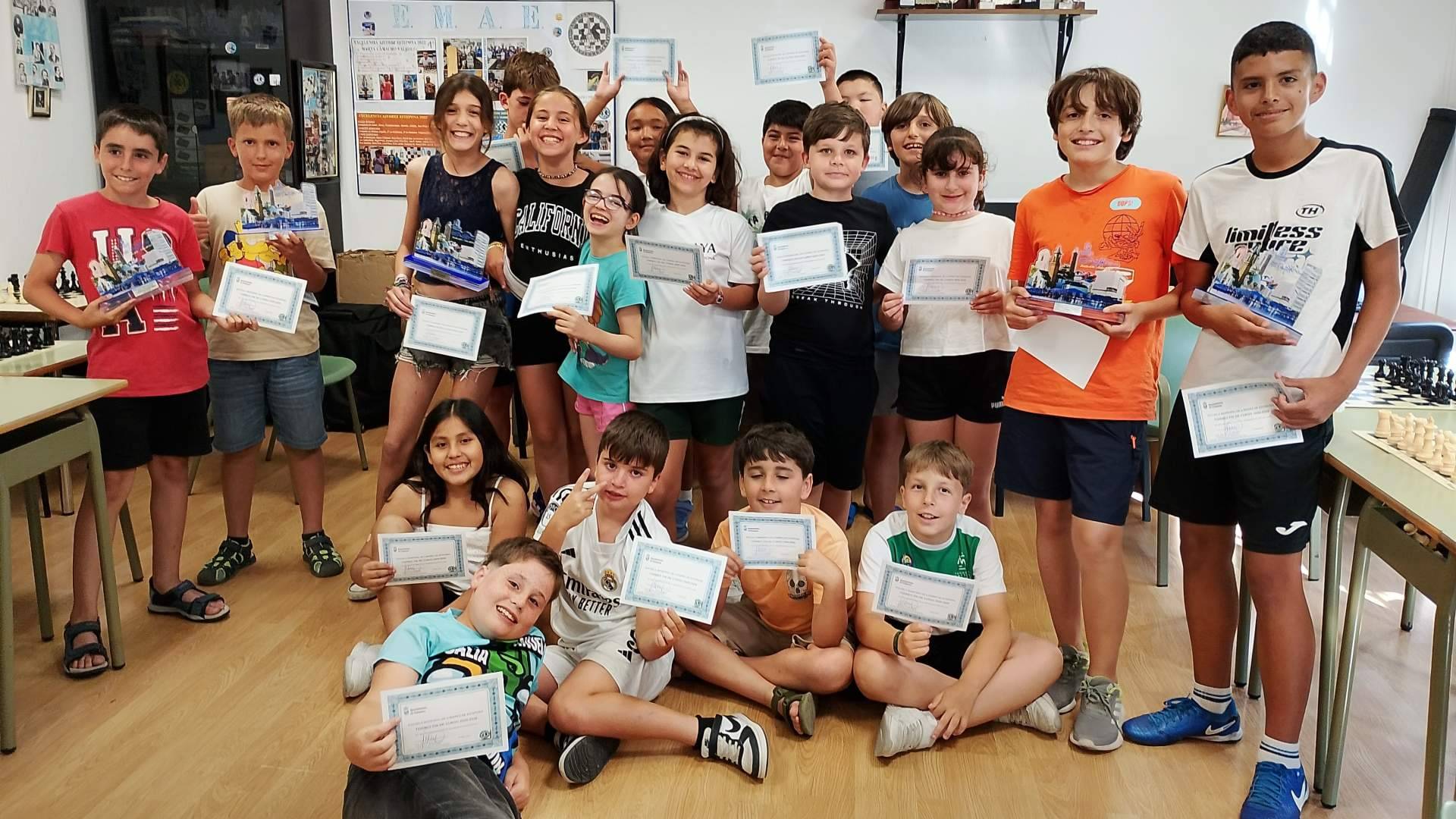 La Escuela Municipal de Ajedrez de Estepona cierra el curso con una semana de torneos y más de un centenar de participantes