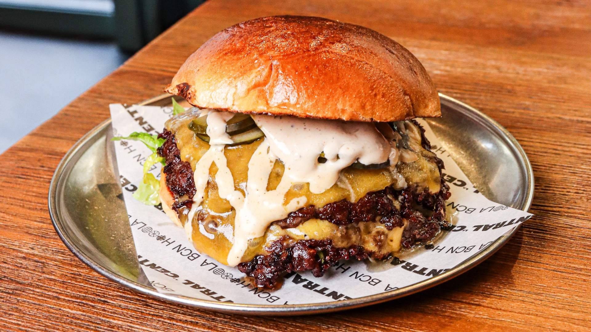 La Central refuerza su propuesta con burgers especiales en un mercado burger más maduro.