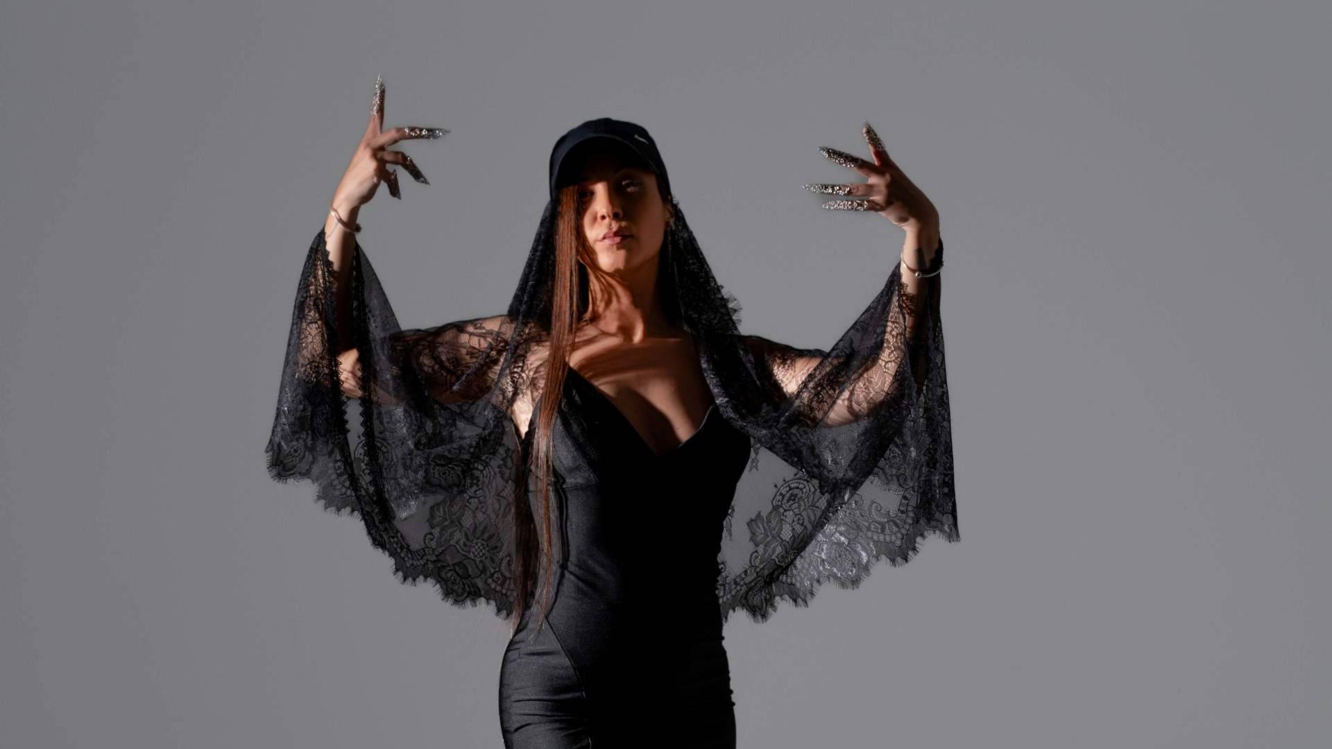 'Al Filo', el primer EP de Alba Cantos que narra un viaje emocional entre tradición y vanguardia