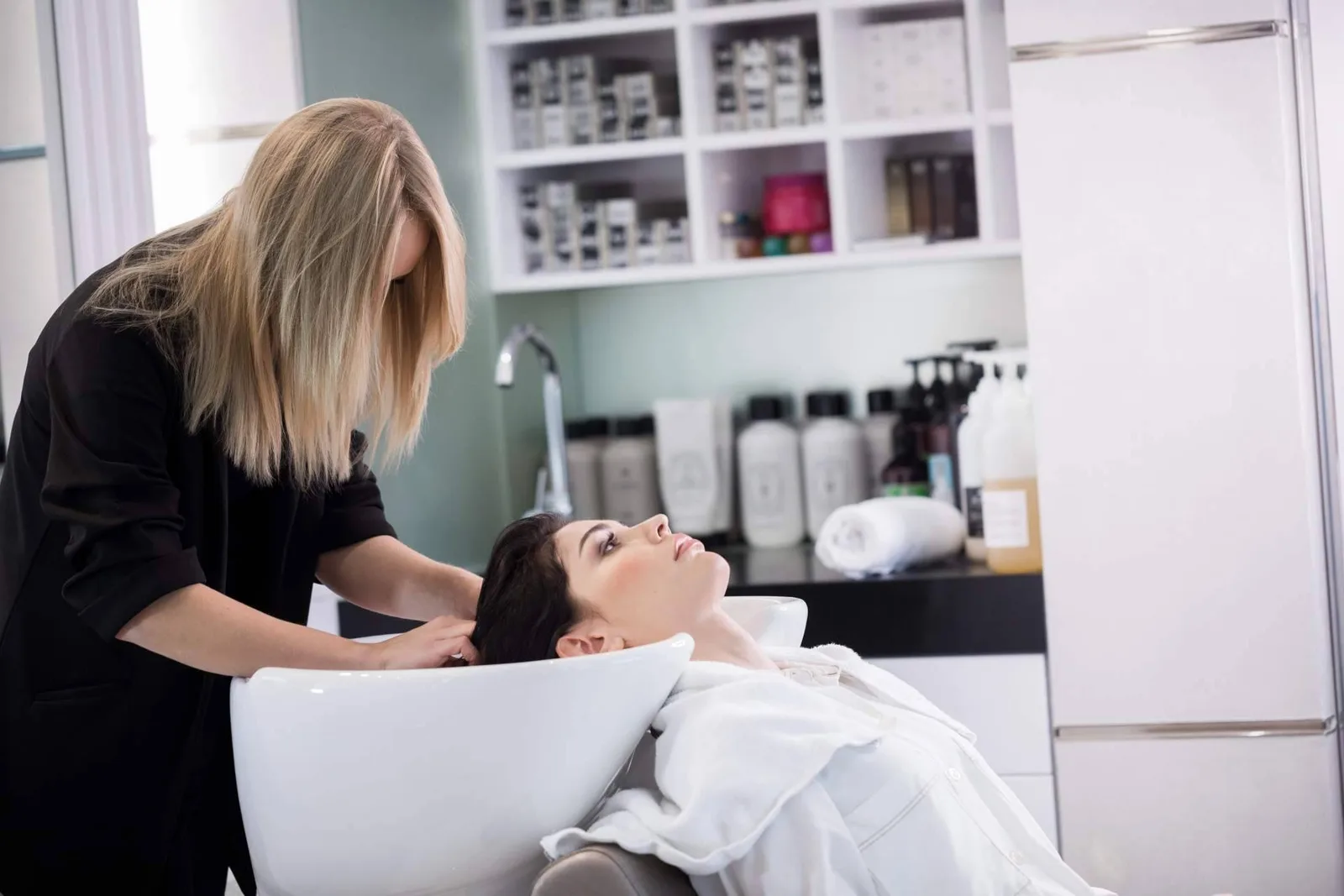 UEBEA sitúa la visibilidad digital como un pilar imprescindible para abrir una peluquería rentable en España